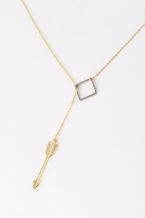 Arrow Square Inserted Pendant Necklace 5EAG5